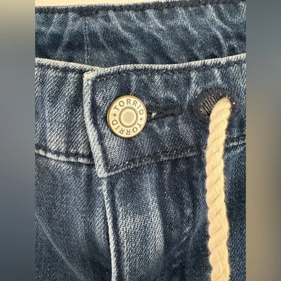 Torrid Mid-Rise Wide Leg Drapey blue Jeans size 16 - Picture 5 of 7